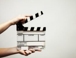 Fem tips til at holde dit TV Bord organiseret